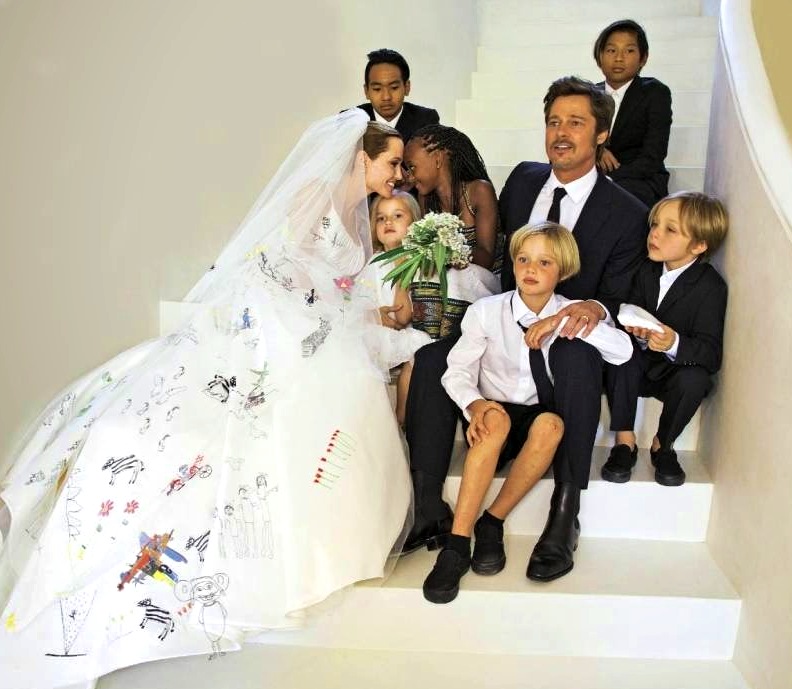 Angelina Jolie to divorce Brad Pitt geotv.ge